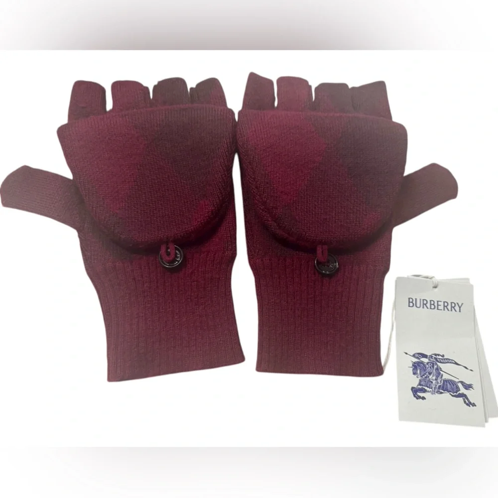 Burberry Argyle Check Gloves, NWT, size M/L